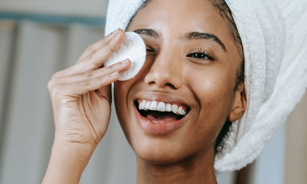 5 beneficios para tu cara de usar agua micelar todos los días